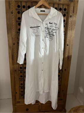 White Button-Front Long Shirt Dress with Graphic Pocket